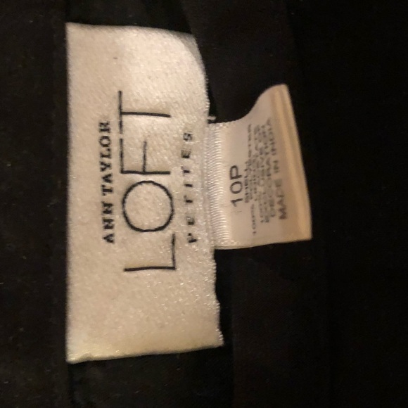 Black skirt with floral details - Picture 2 of 2